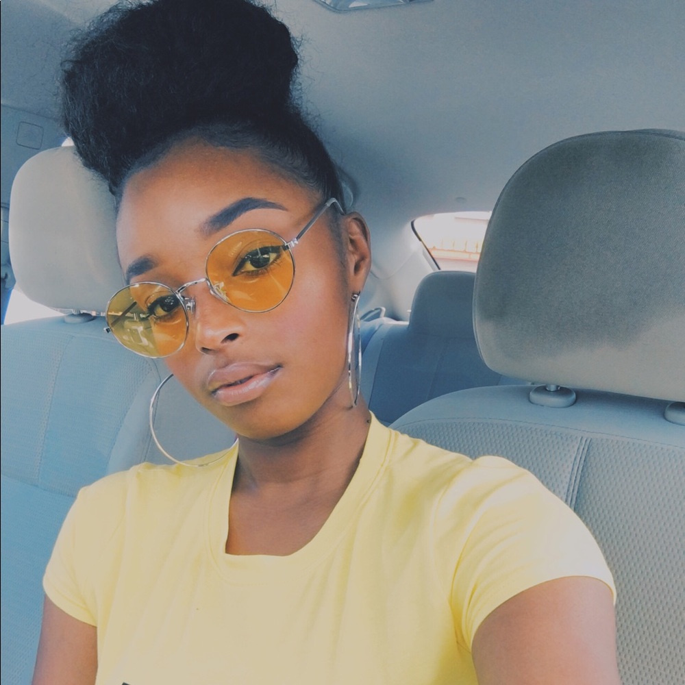 Hello beautiful! Welcome to my closet!